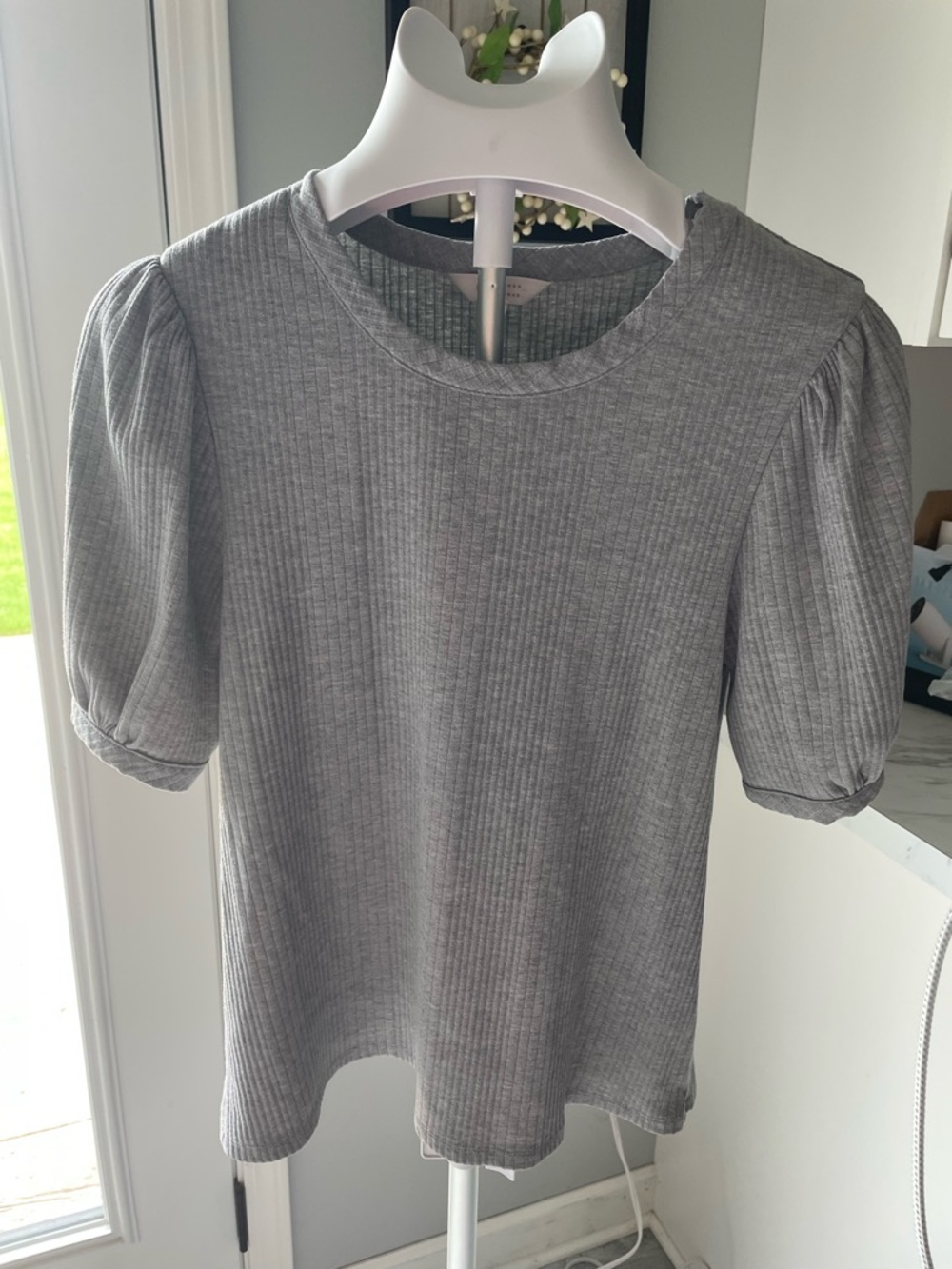 LC Lauren Conrad Grey Ribbed Puff Sleeve Tee